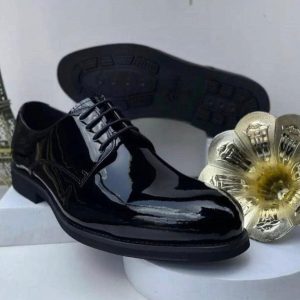 Clark's glossy lace up