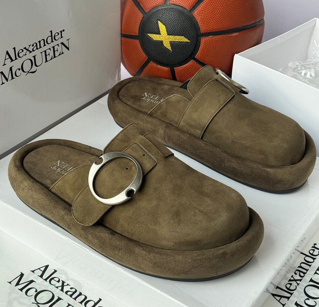 A.m high quality slippers